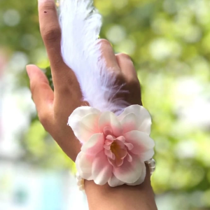Bride to be Nedime Gelin Bilekliği Tüy ve İnci Boncuk Detaylı Somon Renkli Bekarlığa Veda Partisi Bilekliği 10 Adet