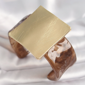 Kahverengi Mermer Desen Akrilik Plastik Gold Kare Plaka Model Vintage Kadın Bilezik