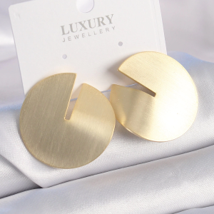 Pirinç Gold Renk Daire Plaka Model Kadın Küpe