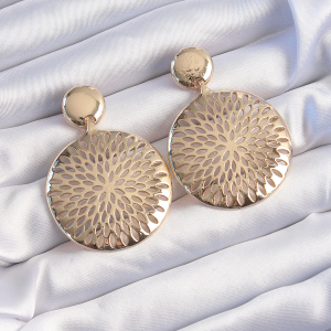 Pirinç Gold Renk Oval İşlemeli Küpe