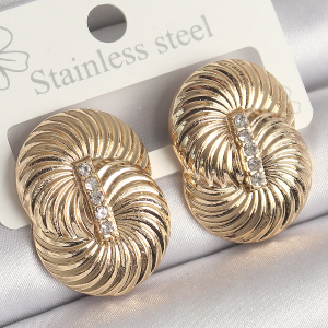 Pirinç Gold Renk Zirkon Taşlı Sarmal Model Kadın Küpe