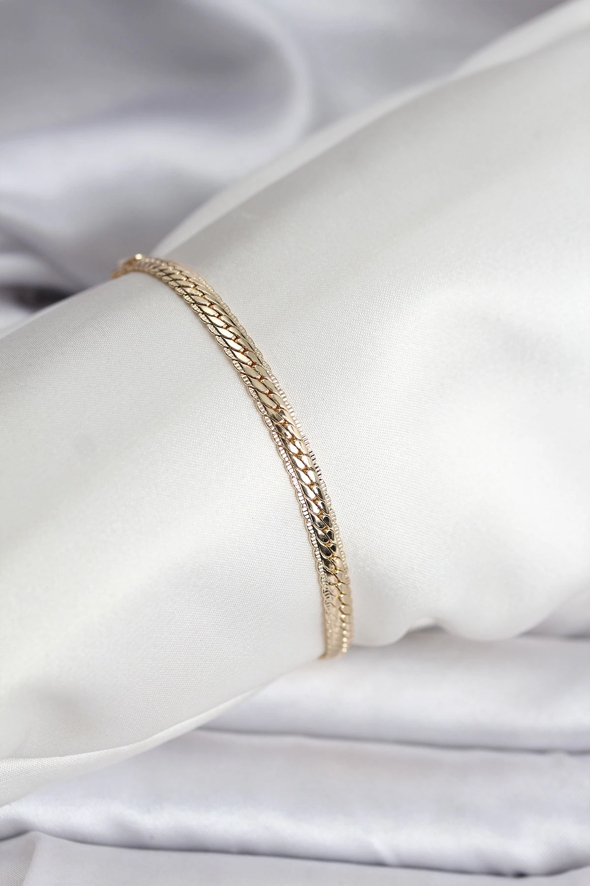 14K Gold Renk Kaplama Lazer Ezme Zincir Model CM Kadın Bileklik 1 14K Gold Renk Kaplama Lazer Ezme Zincir Model CM Kadın Bileklik