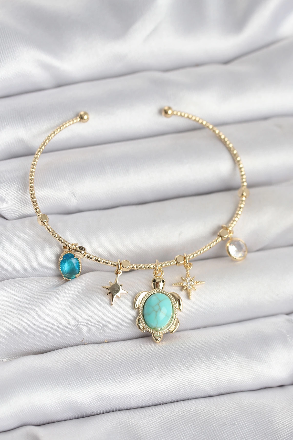 Caretta Caretta Charmlı Gold Renk Kadın Bileklik
