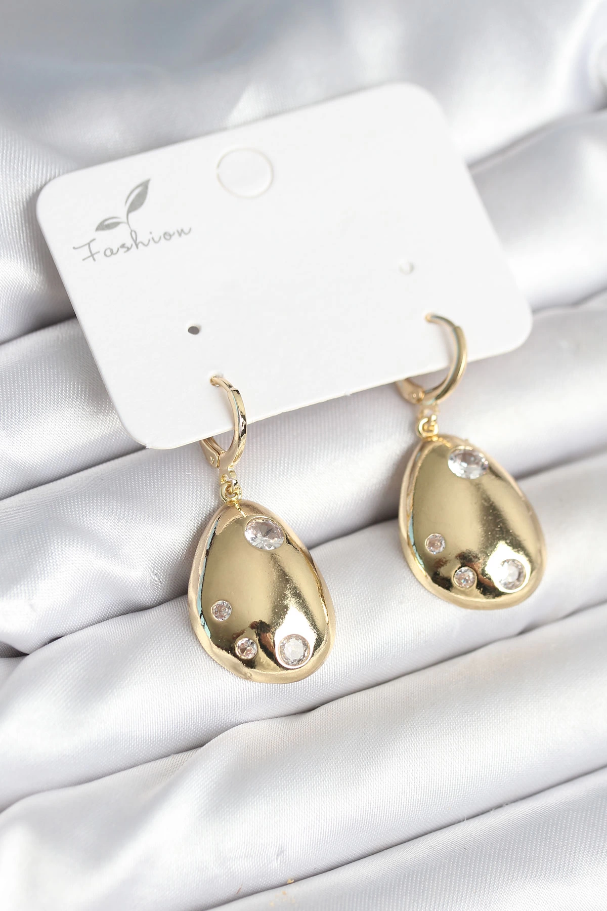 Gold Renk Pirinç Damla Model Kadın Küpe 1 Gold Renk Pirinç Damla Model Kadın Küpe