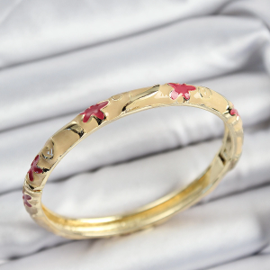 Mineli Pirinç Pembe Ve Krem Çiçek Motifli Gold Renk Kadın Kelepçe