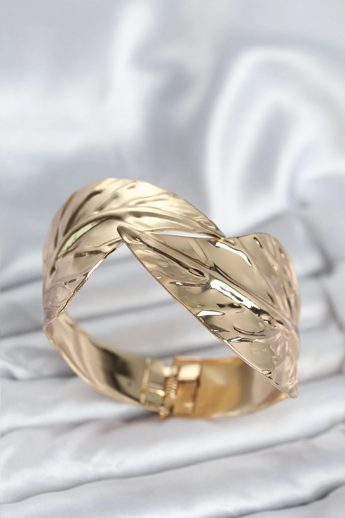 Pirinç Gold Renk Yaprak Model Kadın Bileklik 1 Pirinç Gold Renk Yaprak Model Kadın Bileklik