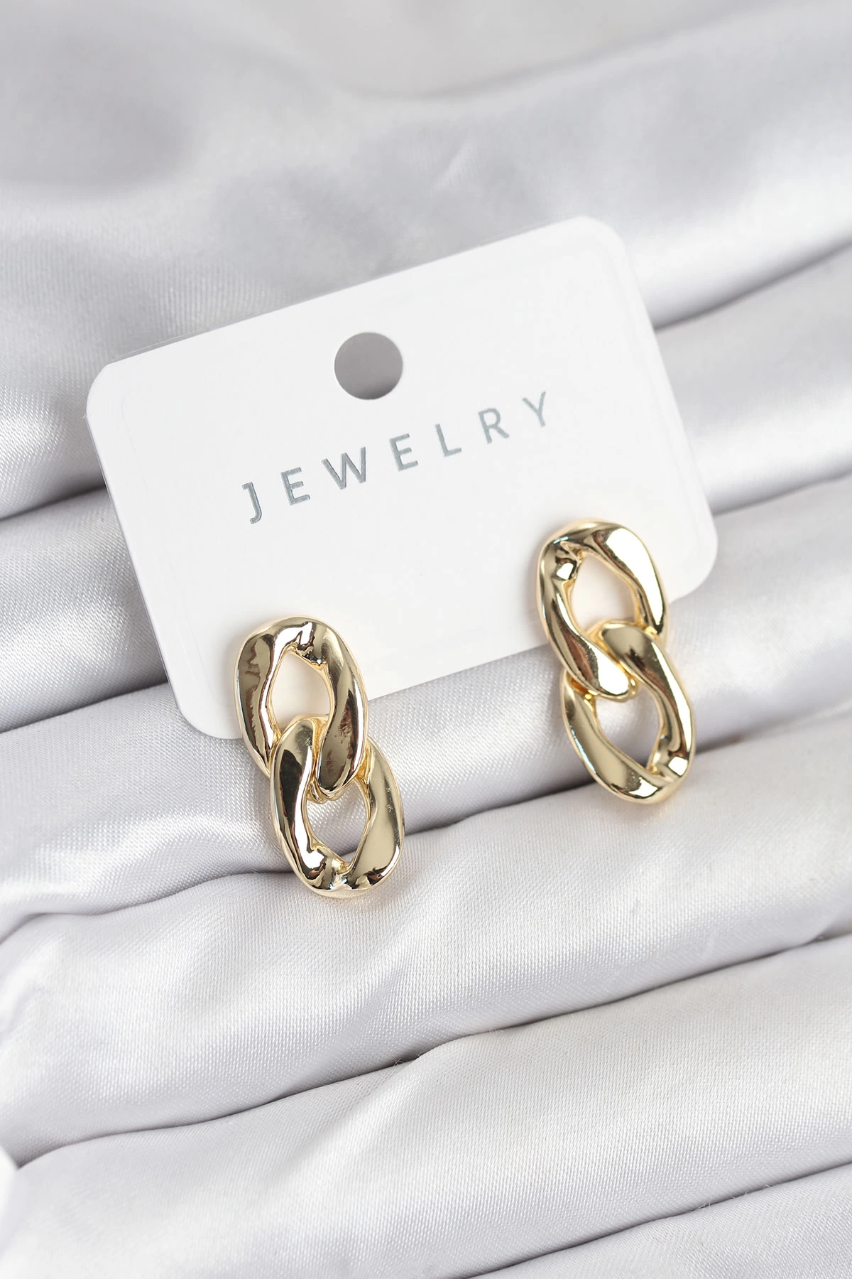 Pirinç Gold Renk Zincir Model Kadın Küpe 1 Pirinç Gold Renk Zincir Model Kadın Küpe