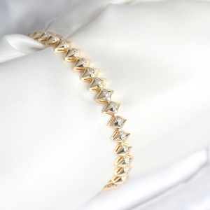 Pirinç Gold Renk Zirkon Taşlı Baklava Model Kadın Bileklik