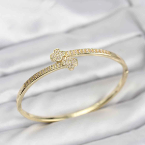 Pirinç Gold Renk Zirkon Taşlı Yonca Model Kadın Kelepçe Bileklik