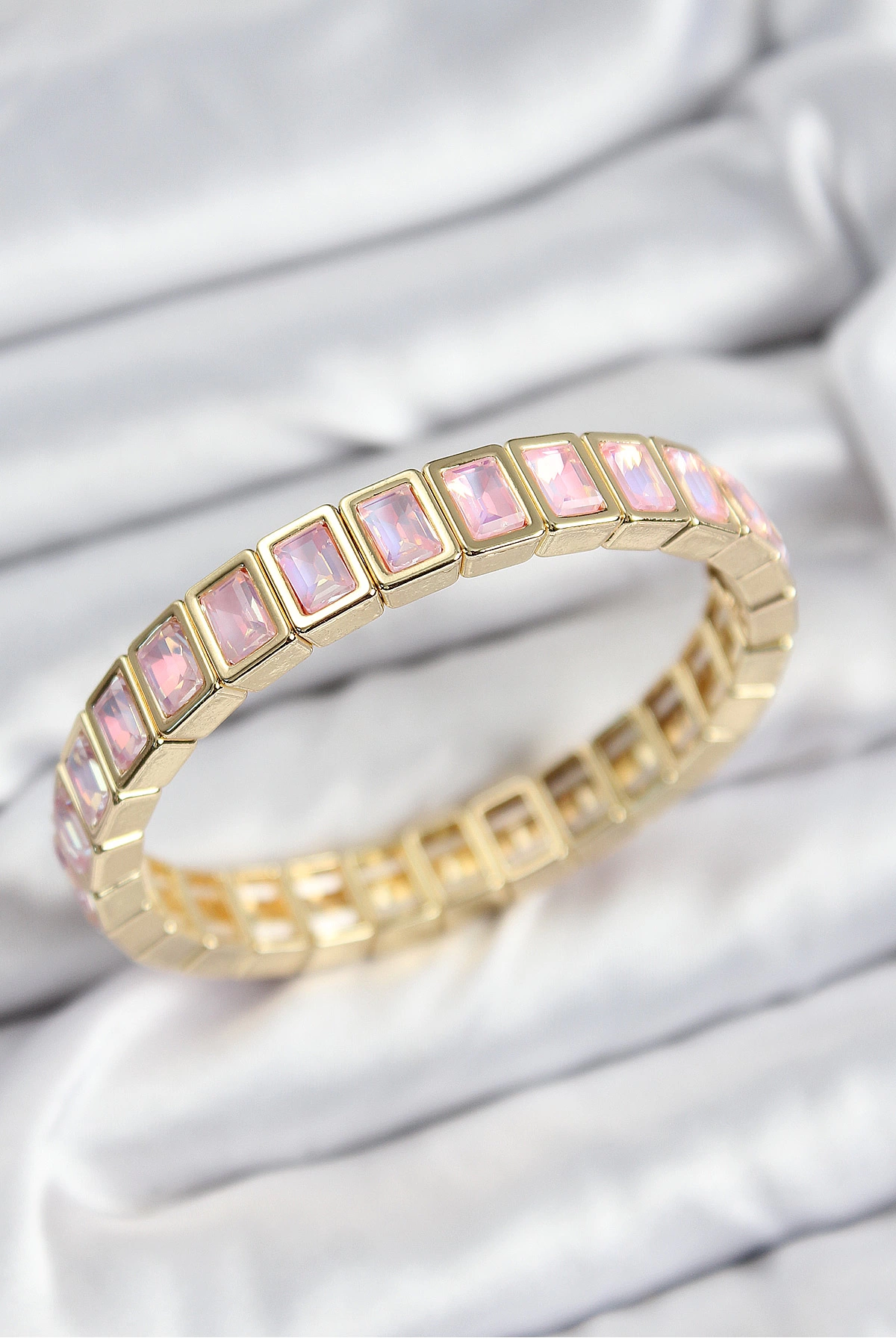 Pirinç Pembe Zirkon Taşlı Dikdörtgen Model Gold Renk Lastikli Kadın Bileklik