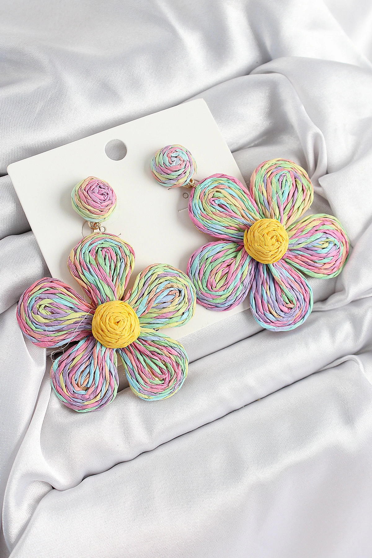 Pirinç Rainbow Papatya Model Gold Renk Kadın Hasır Küpe 1 Pirinç Rainbow Papatya Model Gold Renk Kadın Hasır Küpe