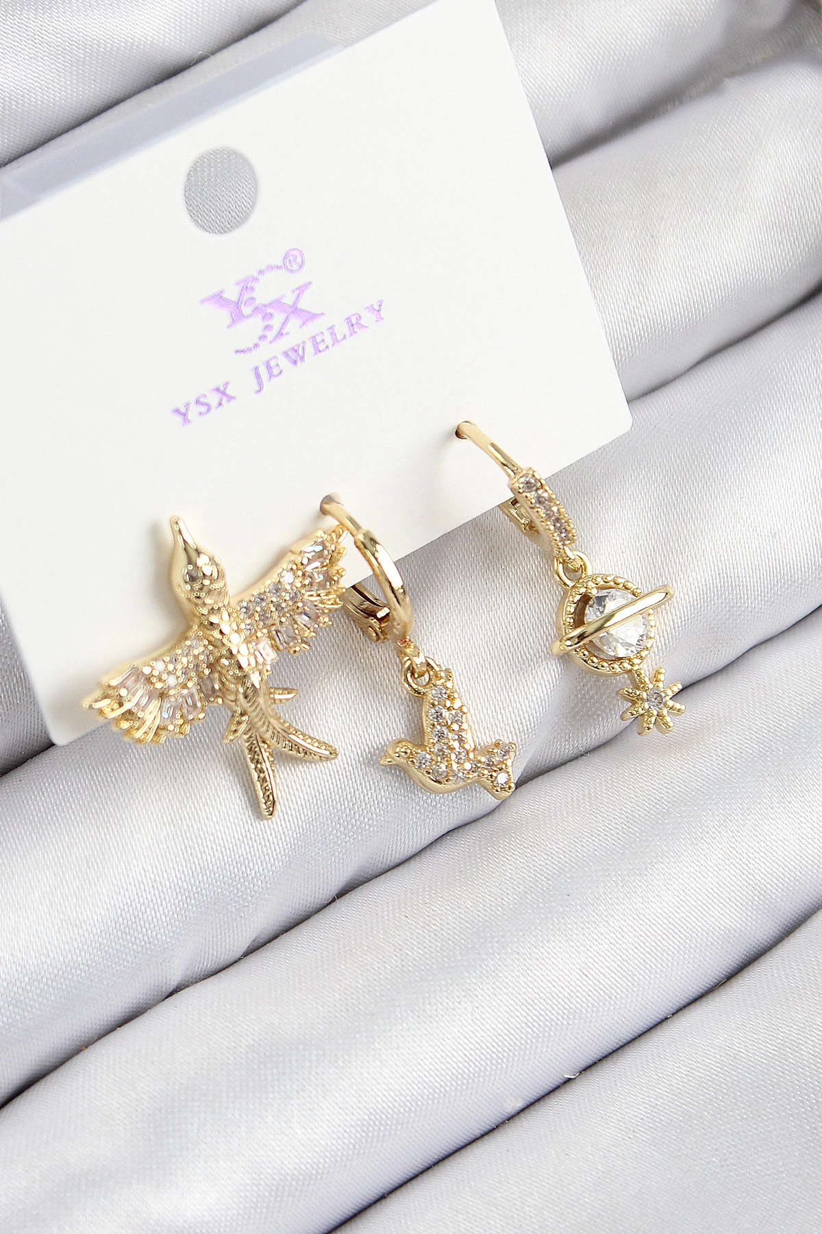 Pirinç Zirkon Taşlı 3'lü Kuş Model Gold Renk Kadın Küpe 1 Pirinç Zirkon Taşlı 3'lü Kuş Model Gold Renk Kadın Küpe