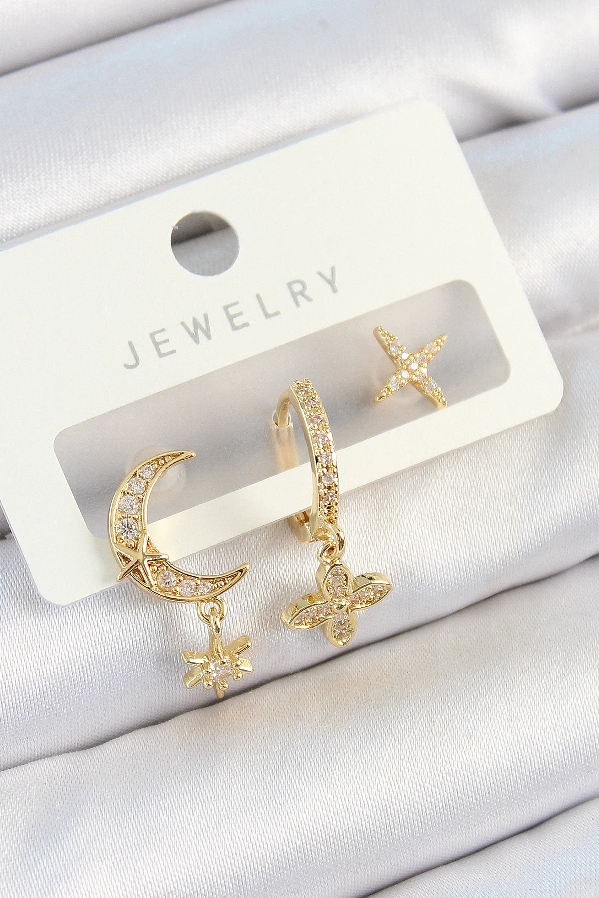 Pirinç Zirkon Taşlı Çiçek Ve Ay Model Gold Renk 3'lü Çift Kadın Küpe Set 1 Pirinç Zirkon Taşlı Çiçek Ve Ay Model Gold Renk 3'lü Çift Kadın Küpe Set