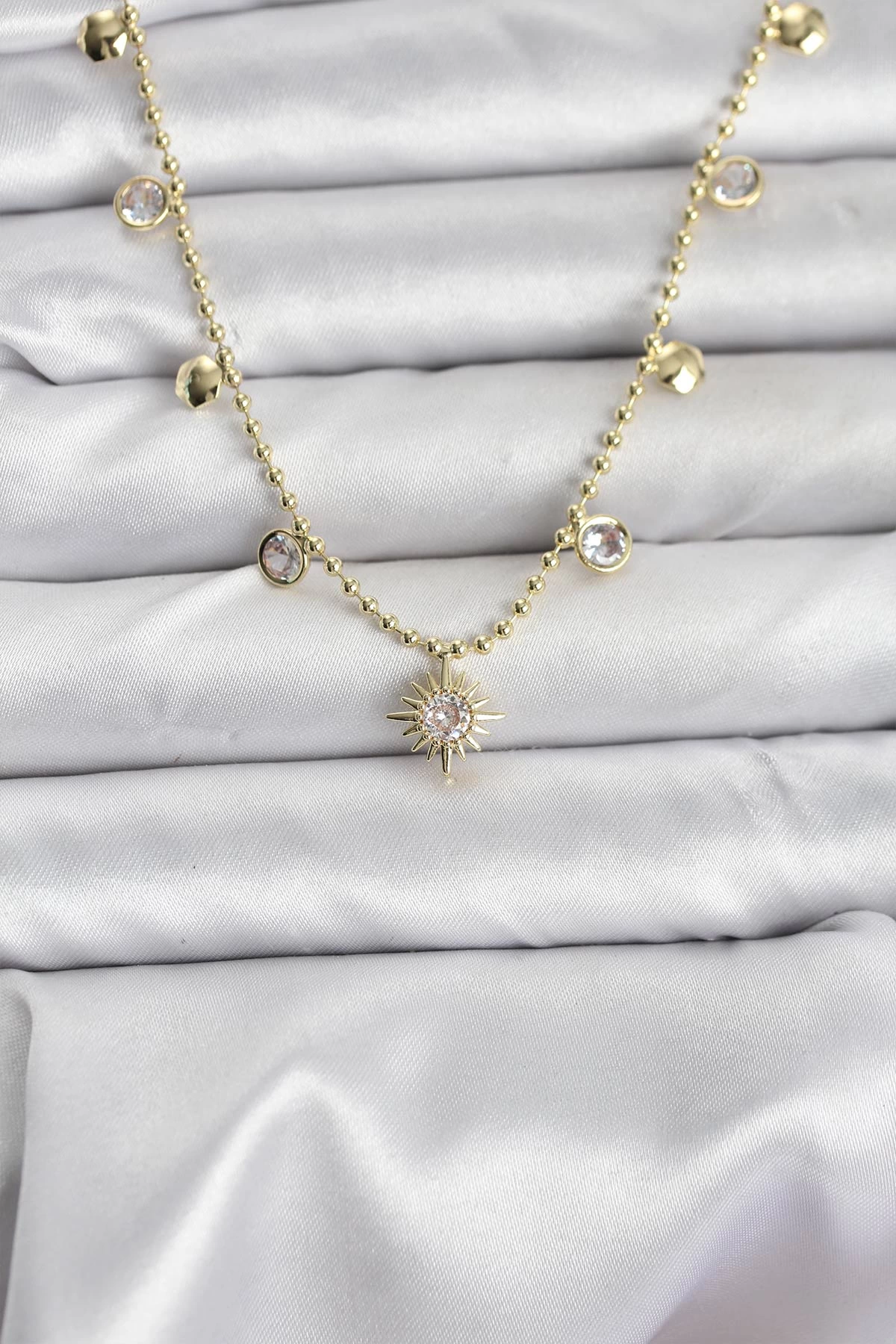 Zirkon Taşlı Kutup Yıldızı Model Pirinç Gold Renk Kadın Kolye 1 Zirkon Taşlı Kutup Yıldızı Model Pirinç Gold Renk Kadın Kolye
