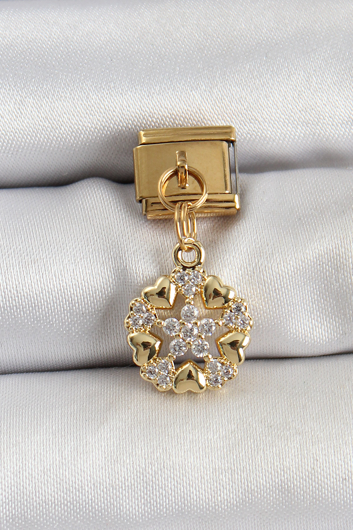 316L Çelik Sallantılı Zirkon Taşlı Kalp Detaylı Yıldz Model Gold Renk Nomination Charm 5886 1 316L Çelik Sallantılı Zirkon Taşlı Kalp Detaylı Yıldz Model Gold Renk Nomination Charm 5886