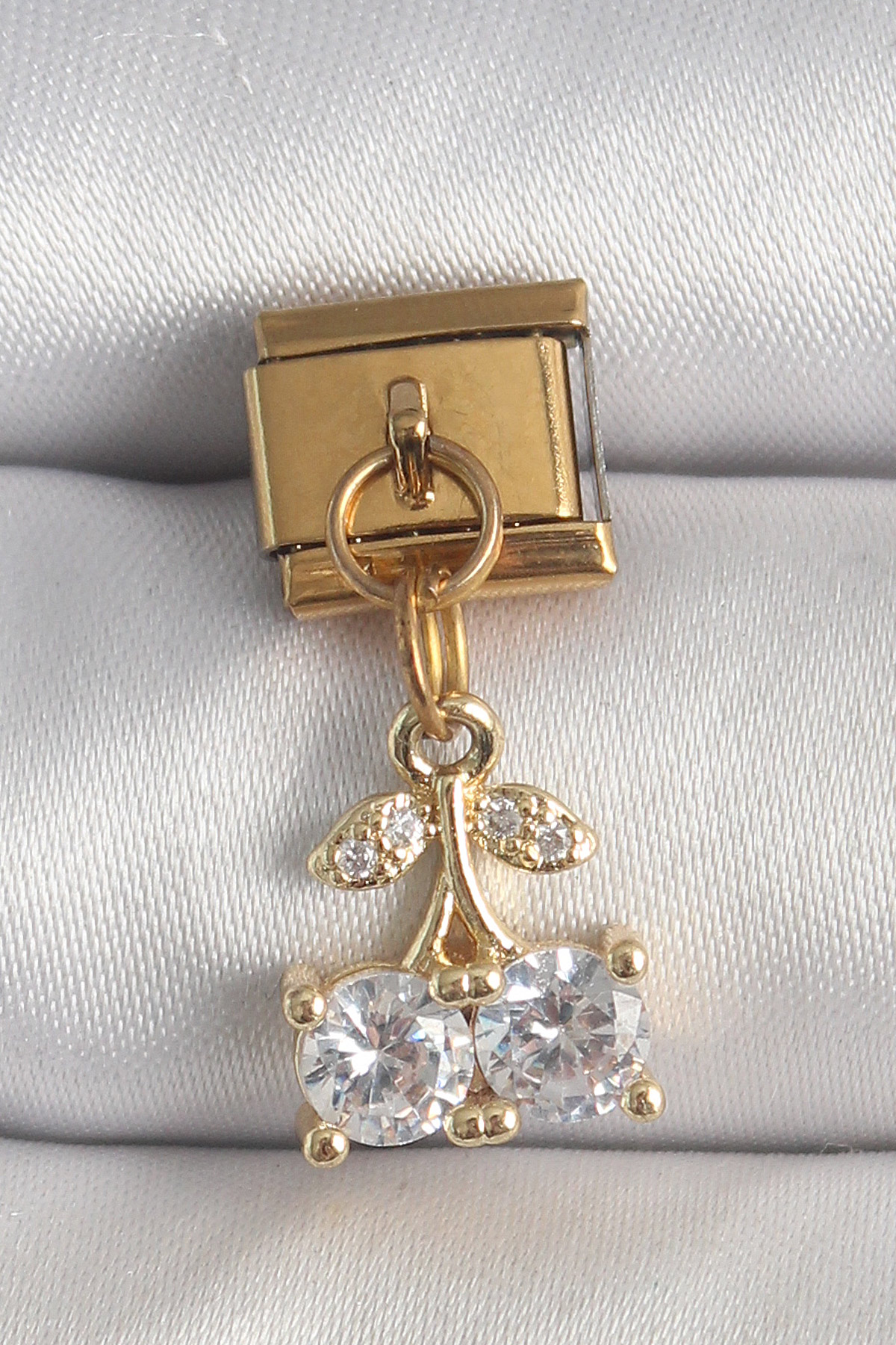 316L Çelik Gold Renk Sallantı Zirkon Taşlı Kiraz Model Nomination Charm 5886 1 316L Çelik Gold Renk Sallantı Zirkon Taşlı Kiraz Model Nomination Charm 5886