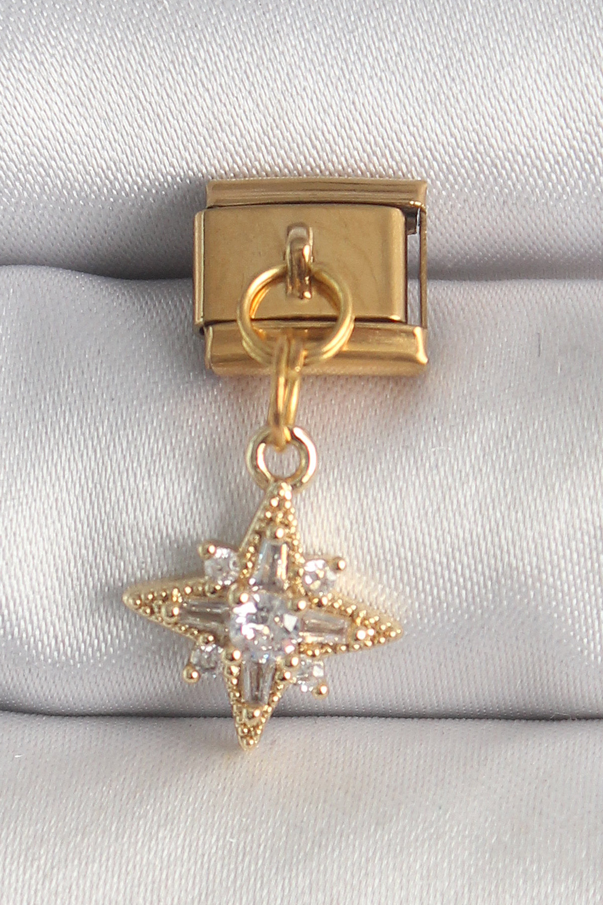 316L Çelik Gold Renk Sallantı Zirkon Taşlı Kutup Yıldız Model Nomination Charm 5886