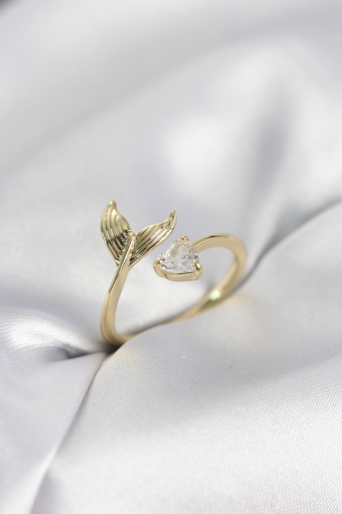 Balık Kuyruğu Model Gold Renk Zirkon Taşlı Kadın Yüzük 5886 1 Balık Kuyruğu Model Gold Renk Zirkon Taşlı Kadın Yüzük 5886