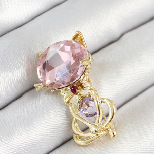 Pembe Zirkon Taşlı Kap Detaylı Kedi Figürlü Gold Renk Kadın Broş 5886