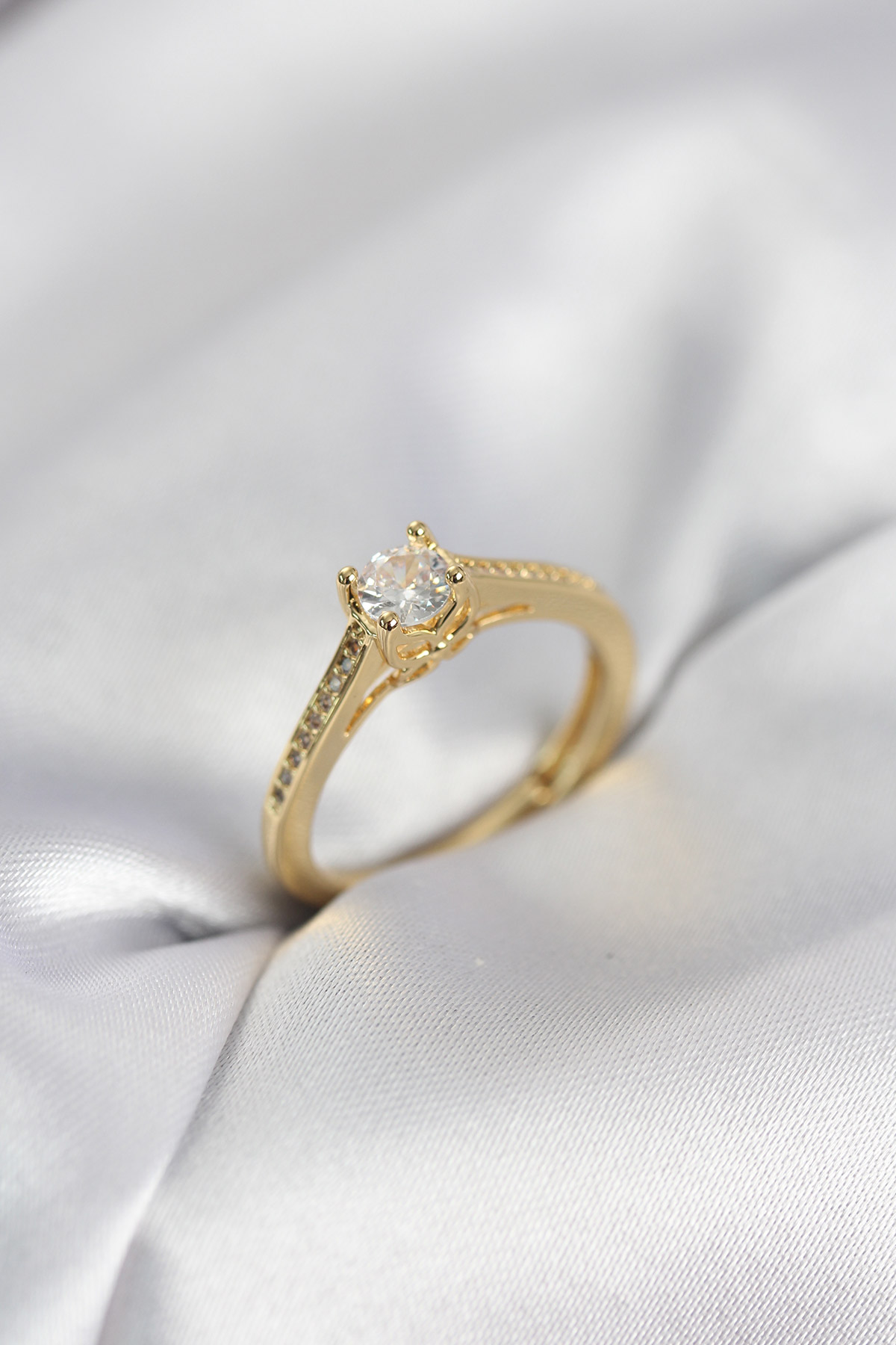 Tek Taş Gold Renk Zirkon Taşlı Model Kadın Yüzük 5886 1 Tek Taş Gold Renk Zirkon Taşlı Model Kadın Yüzük 5886
