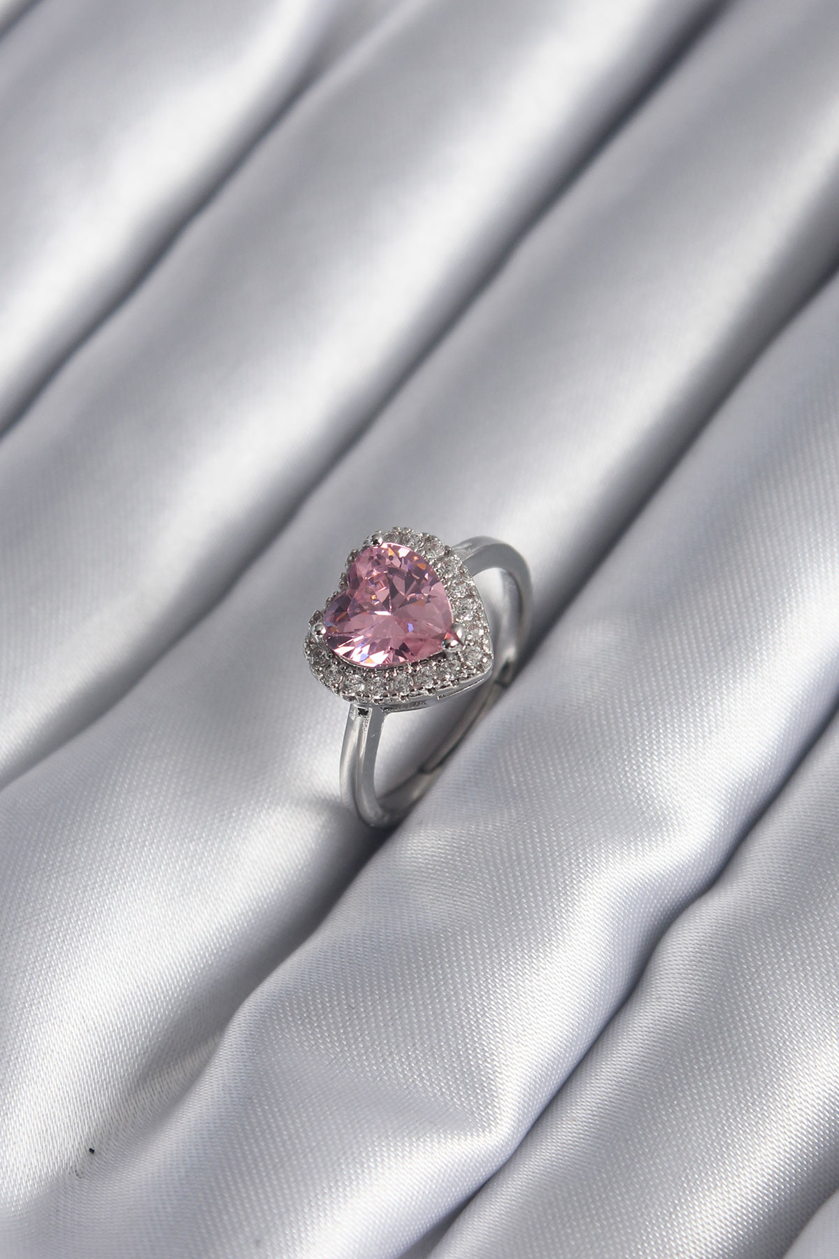 Pirinç Gümüş Renk Pembe Zirkon Taş Kalp Charm Model Kadın Yüzük 5886 1 Pirinç Gümüş Renk Pembe Zirkon Taş Kalp Charm Model Kadın Yüzük 5886