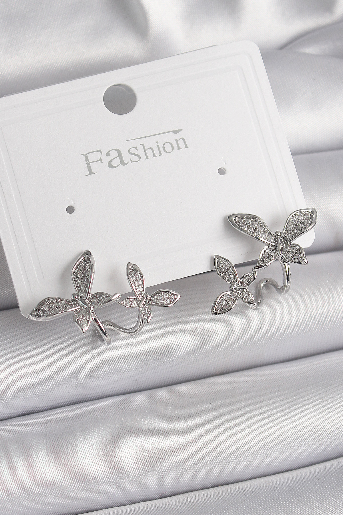 Pirinç Gümüş Renk Zirkon Taşlı Kelebek Model Kadın Küpe 5886 1 Pirinç Gümüş Renk Zirkon Taşlı Kelebek Model Kadın Küpe 5886