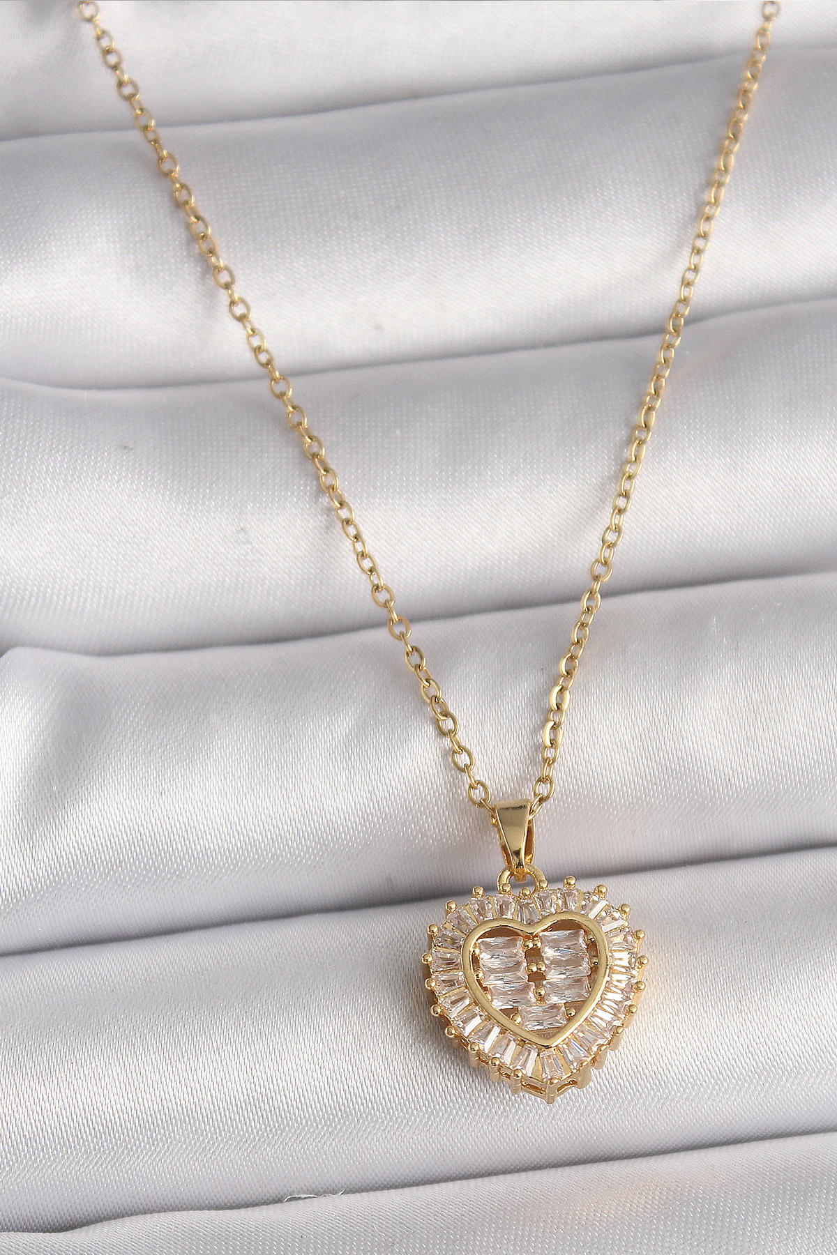 316L Çelik Gold Renk Zincir Zirkon Taşlı Kalp Model Kadın Kolye 5886 1 316L Çelik Gold Renk Zincir Zirkon Taşlı Kalp Model Kadın Kolye 5886