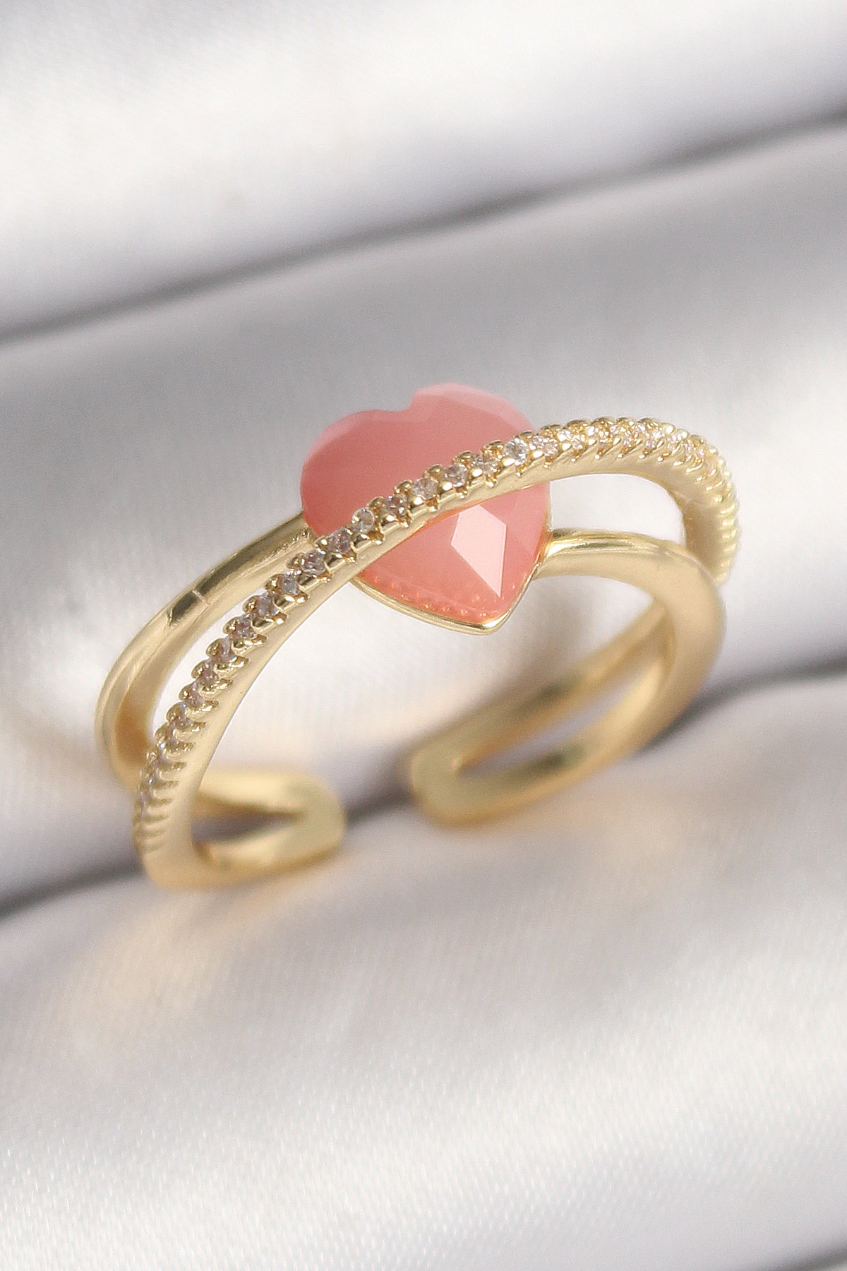 Pirinç Gold Renk Pembe Kristal Kalp Model Zirkon Taş Detaylı Kadın Yüzük 5886 1 Pirinç Gold Renk Pembe Kristal Kalp Model Zirkon Taş Detaylı Kadın Yüzük 5886