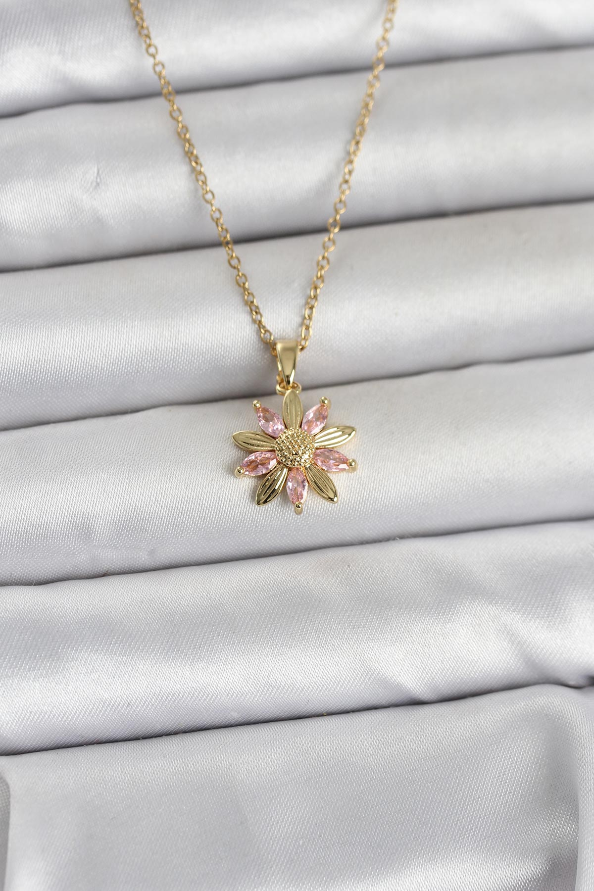 316L Çelik Zincir Gold Renk Pembe Papatya Model Kadın Kolye 5886 1 316L Çelik Zincir Gold Renk Pembe Papatya Model Kadın Kolye 5886