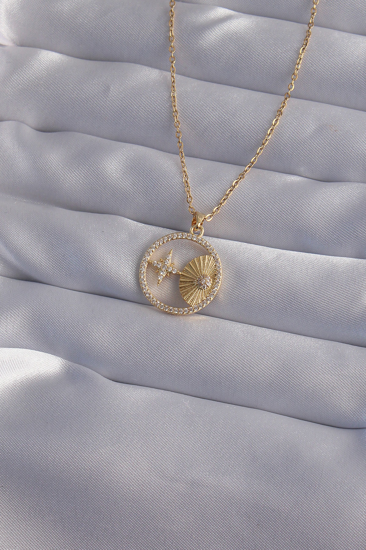 316L Çelik Zincir Gold Renk Zirkon Taşlı Yıldız Figürlü Oval Kolye 5886 1 316L Çelik Zincir Gold Renk Zirkon Taşlı Yıldız Figürlü Oval Kolye 5886