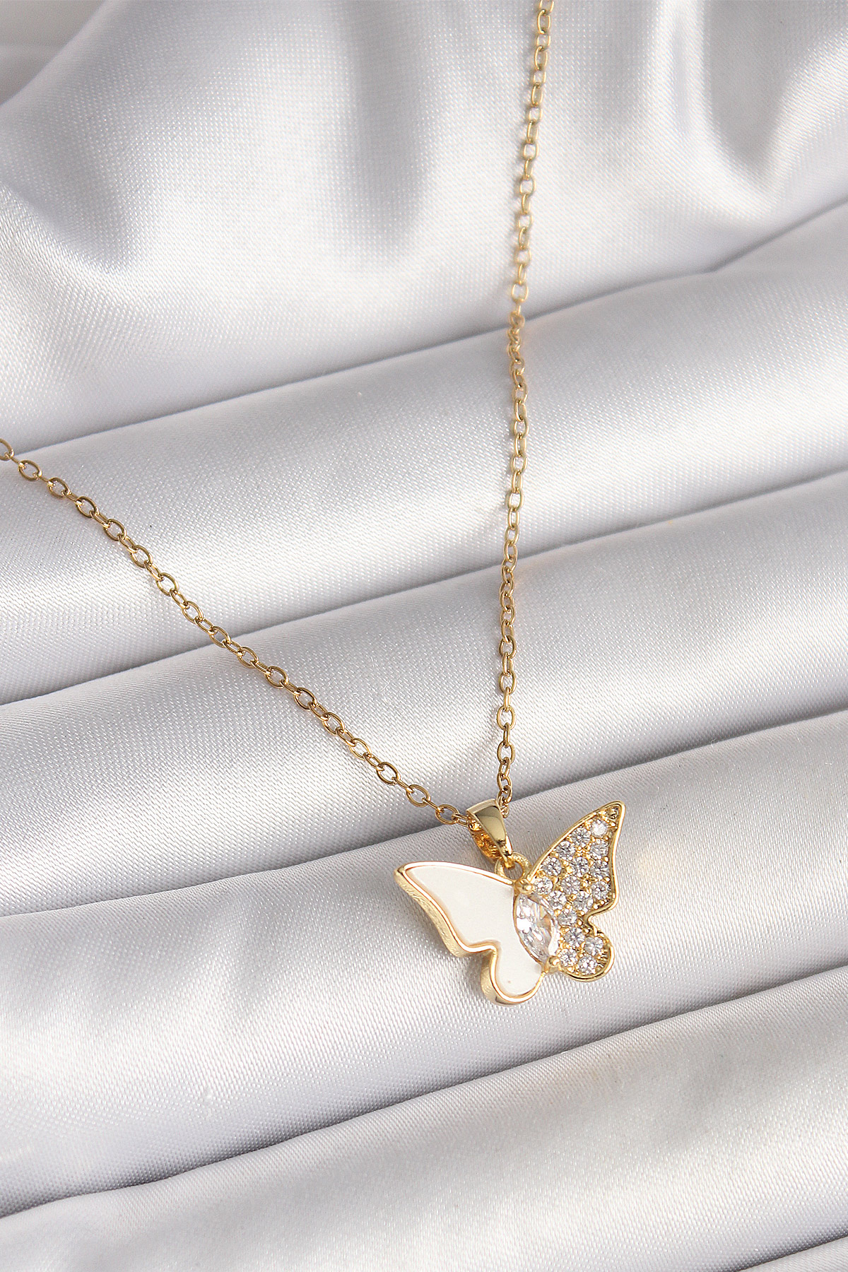 316L Çelik Gold Renk Zincir Zirkon Taşlı Beyaz Mineli Kelebek Model Kadın Kolye 5886 1 316L Çelik Gold Renk Zincir Zirkon Taşlı Beyaz Mineli Kelebek Model Kadın Kolye 5886