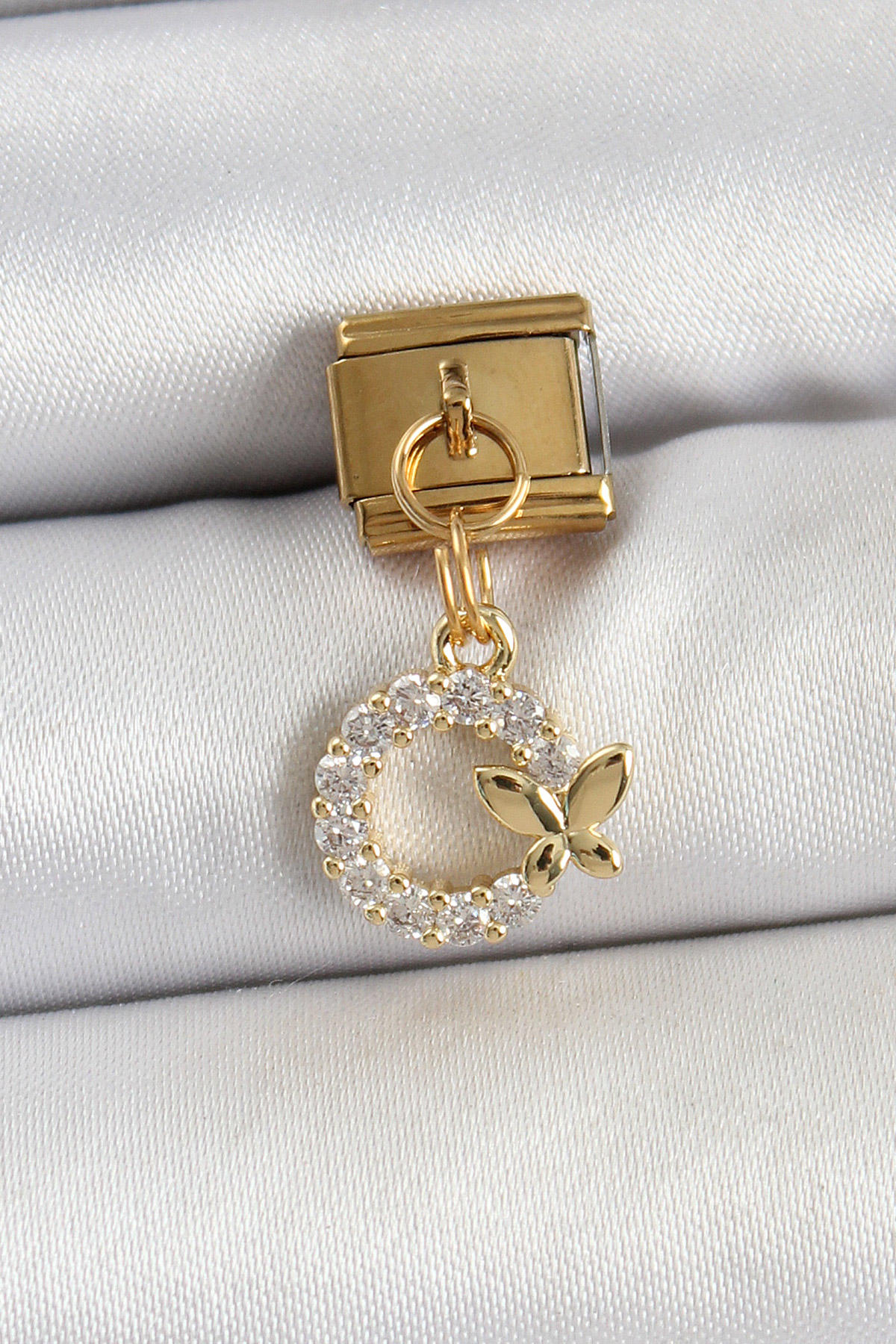316L Çelik Sallantılı Zirkon Taşlı Kelebek Detaylı Halka Model Gold Renk Nomination Charm 5886
