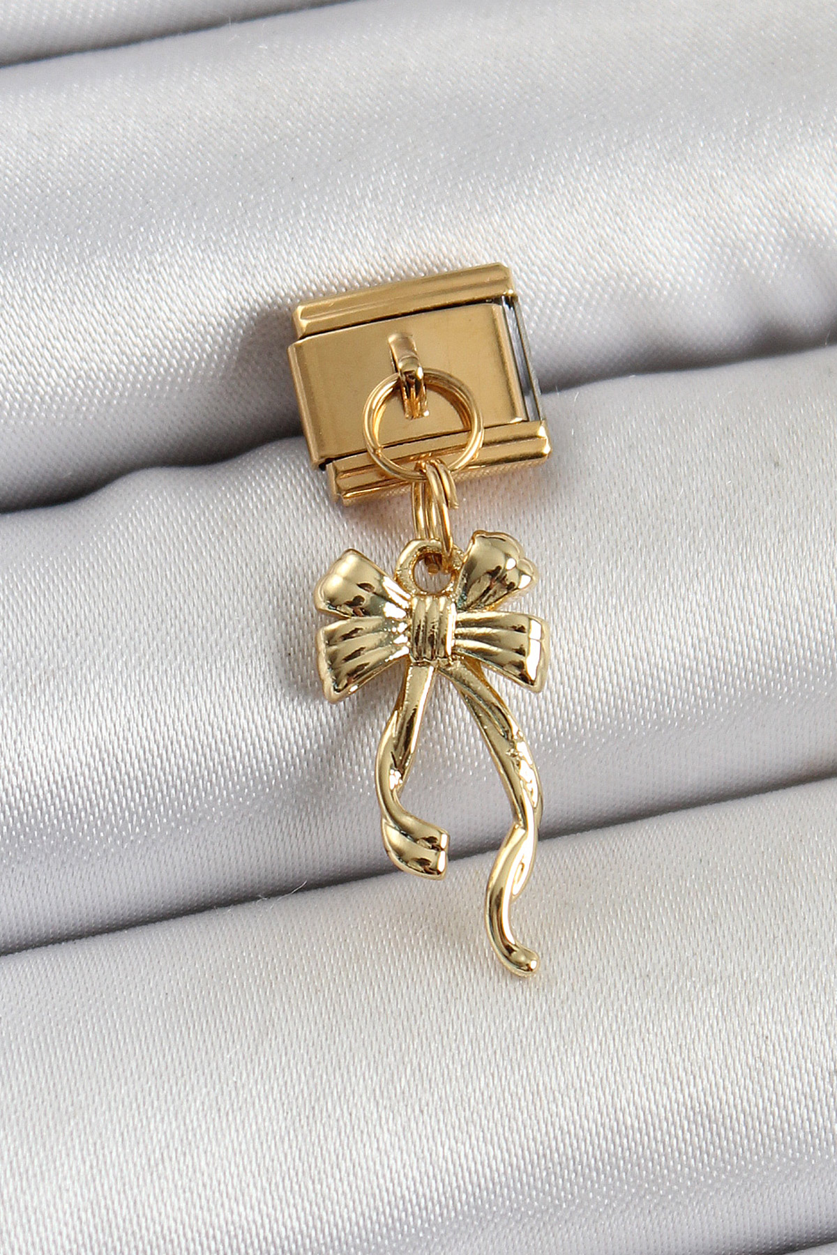 316L Çelik Sallantılı Uzun Fiyonk Model Gold Renk Nomination Charm 5886 1 316L Çelik Sallantılı Uzun Fiyonk Model Gold Renk Nomination Charm 5886