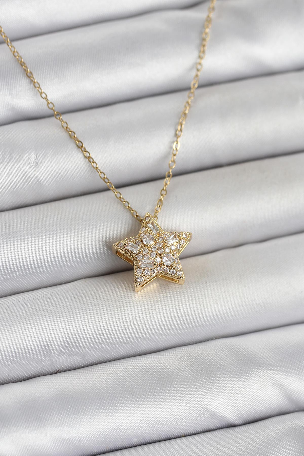 Pirinç Zirkon Taşlı Gold Renk Kadın Bileklik 5886 1 Pirinç Zirkon Taşlı Gold Renk Kadın Bileklik 5886