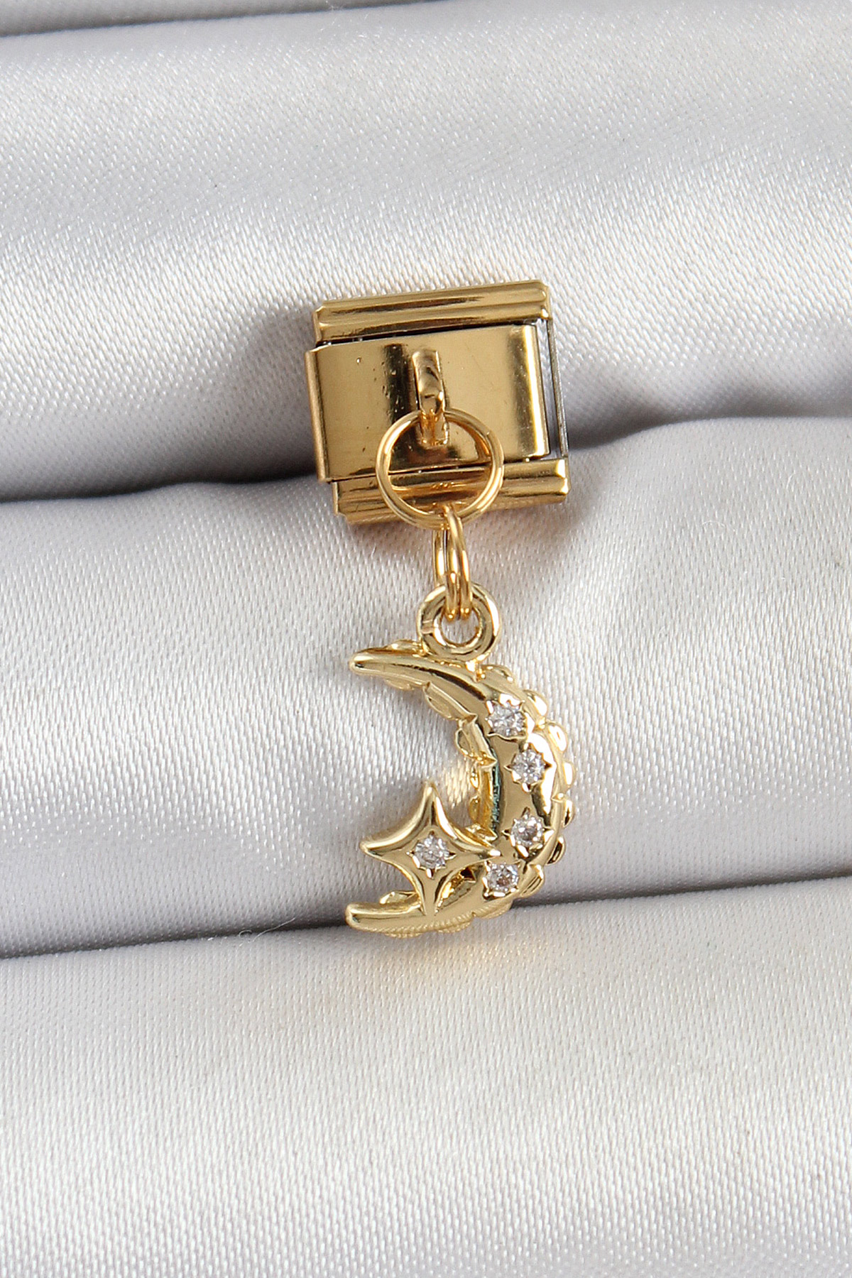 316L Çelik Sallantılı Zirkon Taşlı Ay Model Gold Renk Nomination Charm 5886 1 316L Çelik Sallantılı Zirkon Taşlı Ay Model Gold Renk Nomination Charm 5886