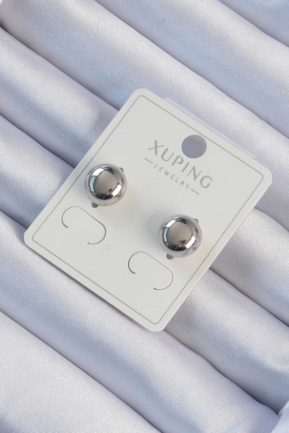 Xuping Gümüş Renk Minimal Bombeli Oval Küpe 5886 1 Xuping Gümüş Renk Minimal Bombeli Oval Küpe 5886