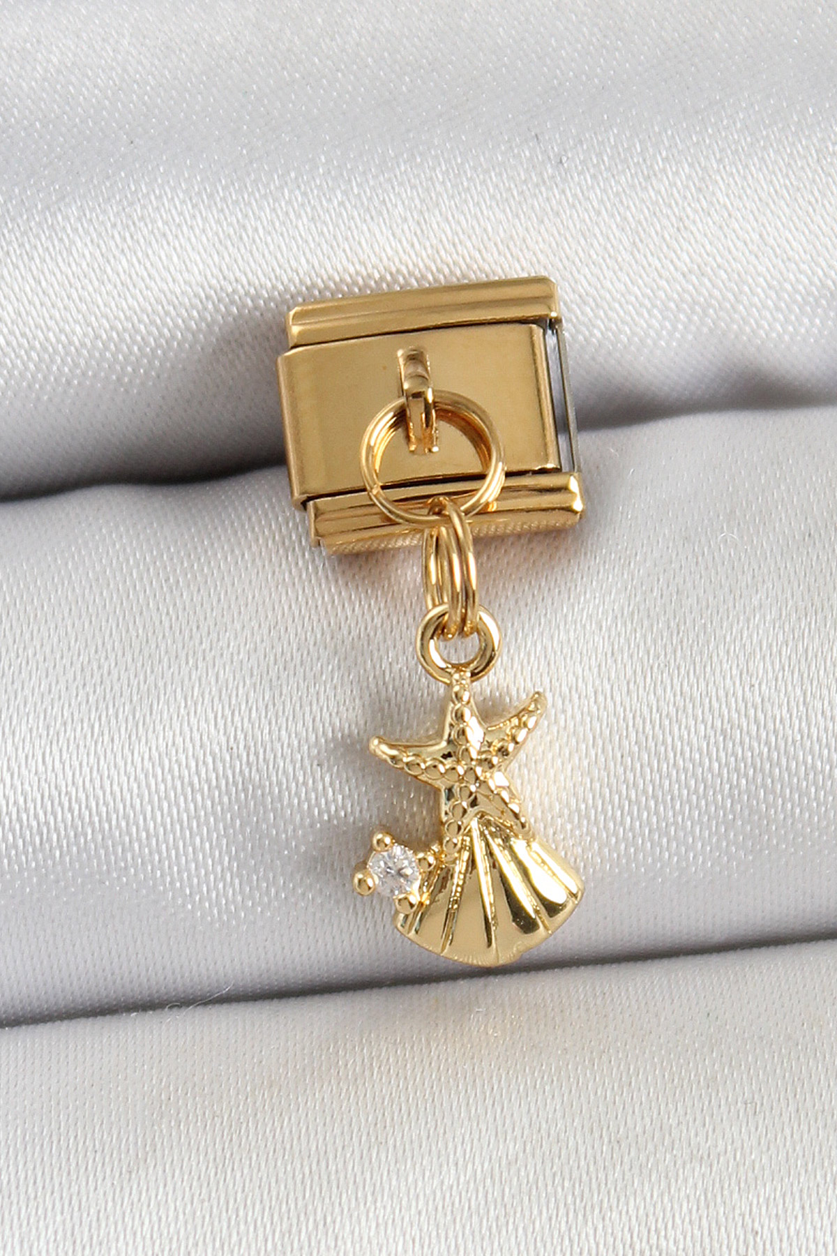 316L Çelik Sallantılı Zirkon Taşlı Deniz Yıldızı Ve İstiridye Model Gold Renk Nomination Charm 5886 1 316L Çelik Sallantılı Zirkon Taşlı Deniz Yıldızı Ve İstiridye Model Gold Renk Nomination Charm 5886