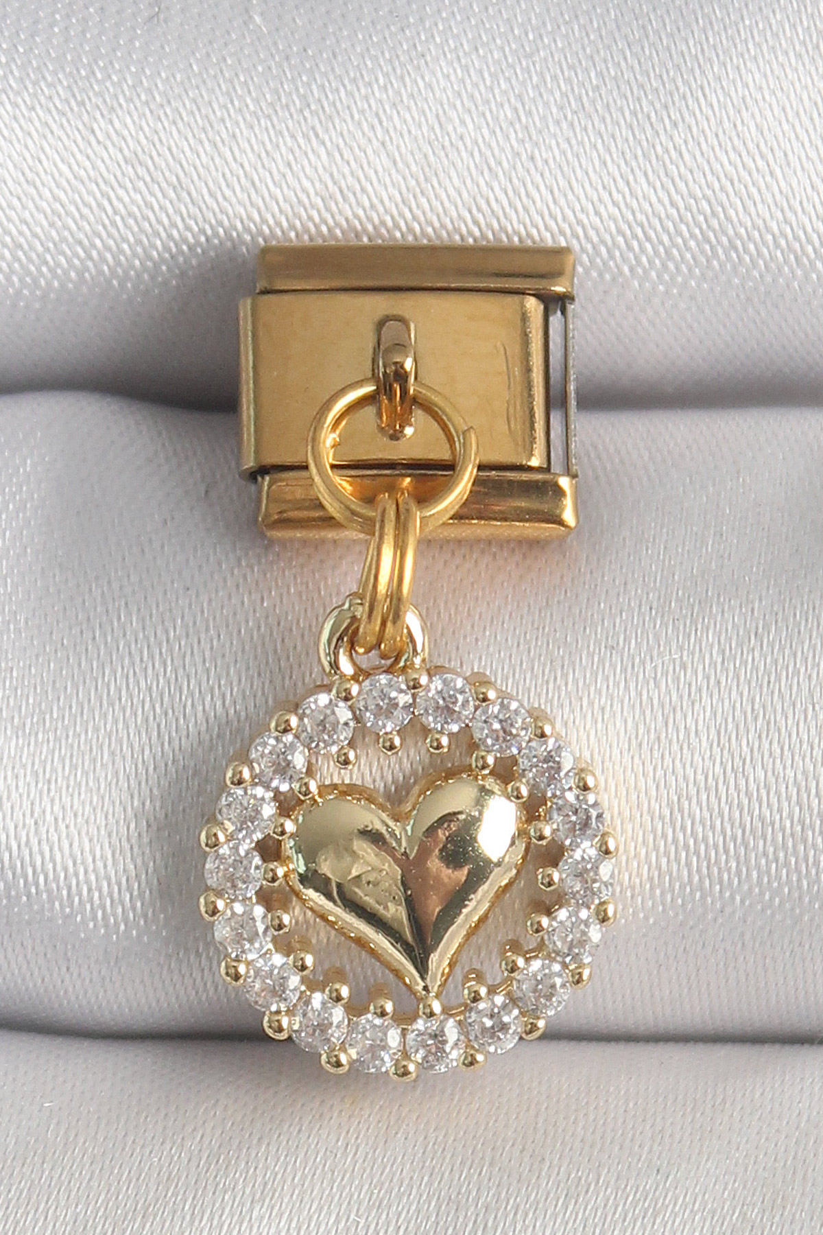 316L Çelik Gold Renk Sallantı Zirkon Taşlı Kalp Model Nomination Charm 5886 1 316L Çelik Gold Renk Sallantı Zirkon Taşlı Kalp Model Nomination Charm 5886