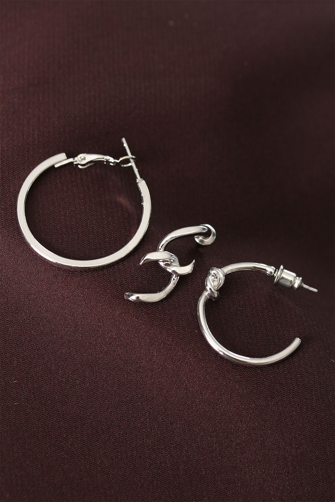 Düğüm Model Gümüş Renk Metal Çoklu Halka Küpe 5886 1 Düğüm Model Gümüş Renk Metal Çoklu Halka Küpe 5886
