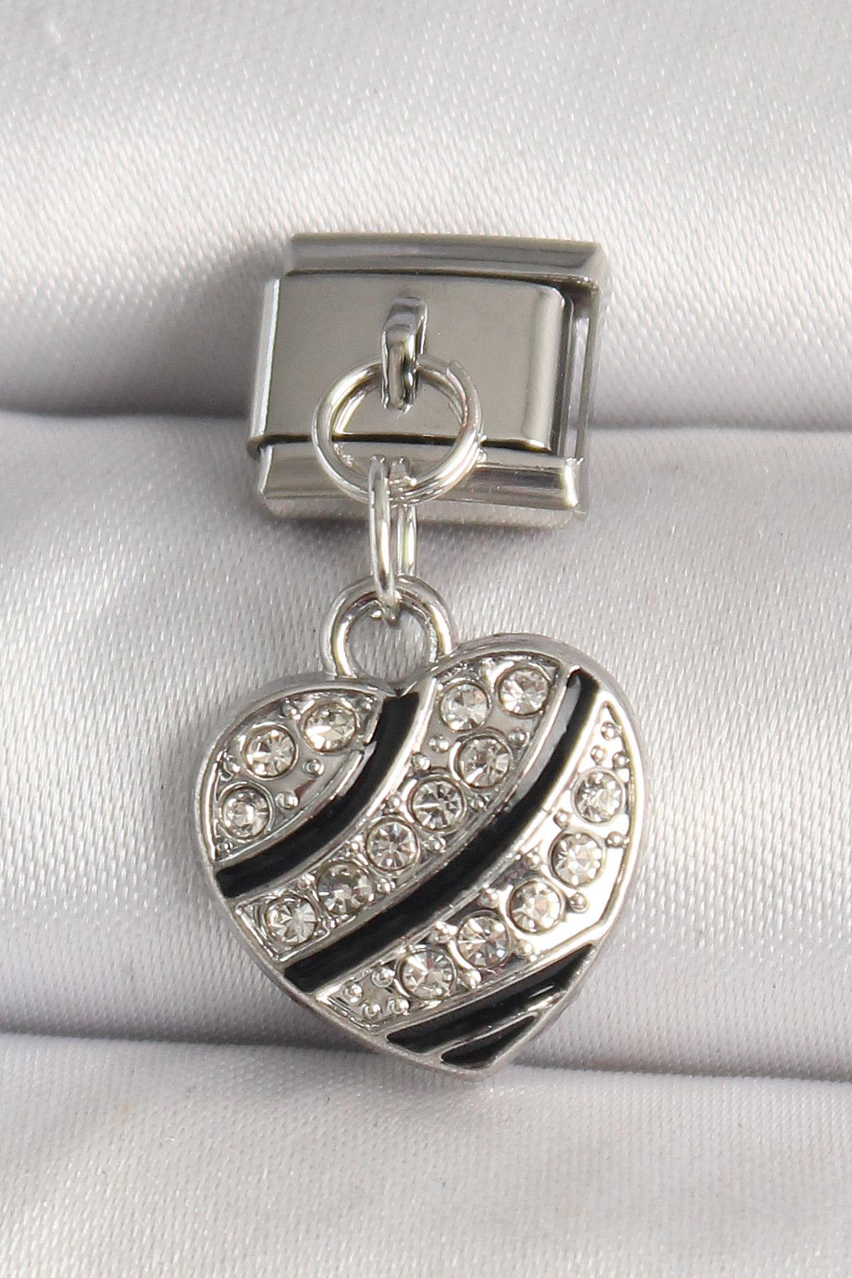 316L Çelik Gümüş Renk Zirkon Taşlı Kalp Model Nomination Charm 5886 1 316L Çelik Gümüş Renk Zirkon Taşlı Kalp Model Nomination Charm 5886