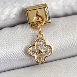 316L Çelik Sallantılı Zirkon Taşlı Yonca Model Gold Renk Nomination Charm 5886