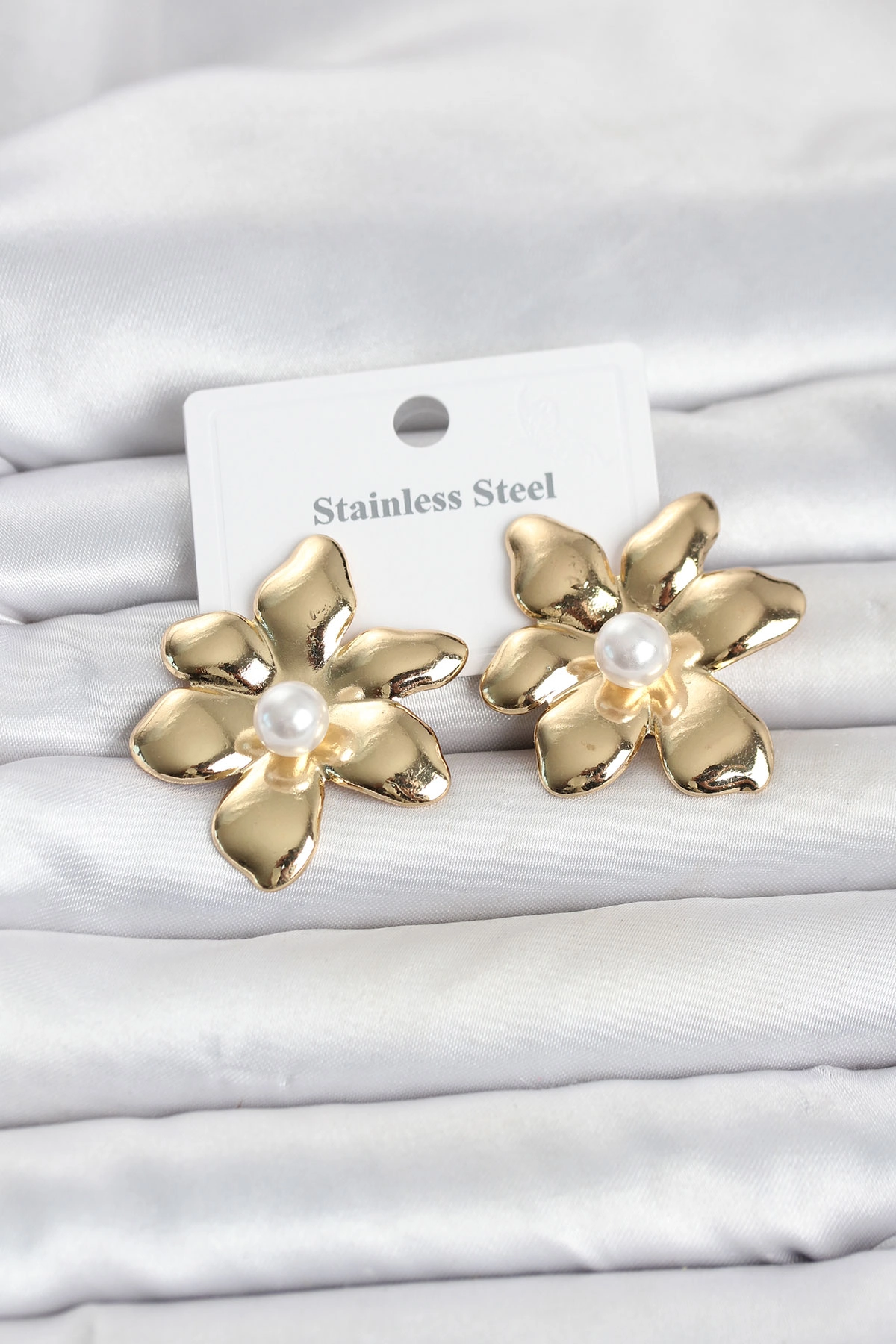316L Çelik Gold Renk İncili Lotus Model Kadın Küpe 1 316L Çelik Gold Renk İncili Lotus Model Kadın Küpe