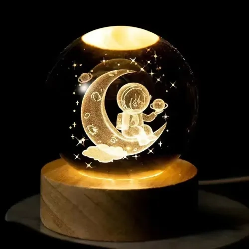 Ay Üstünde Astronot Tasarımlı Işıklı Cam Küre (Büyük Boy, 8 cm)