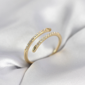 Gold Renk Yılan Kuyruk Model Zirkon Taşlı Kadın Yüzük