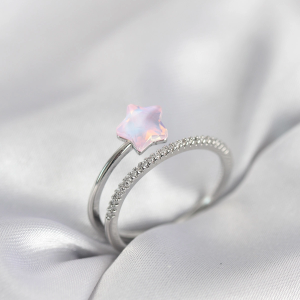 Gümüş Renk Zirkon Taşlı Pembe Halley Model Kadın Yüzük
