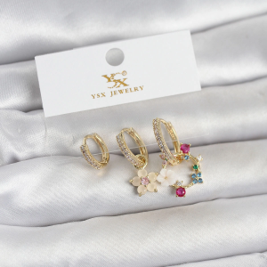 Pirinç Gold Renk Çiçek Model 3'lü Kadın Küpe