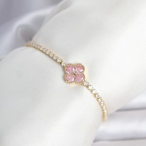 Pirinç Gold Renk Pembe Zirkon Taşlı Yonca Model Su Yolu Kadın Bileklik