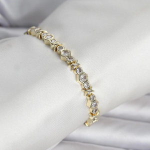 Pirinç Gold Renk Petek Model Zirkon Taşlı Kadın Bileklik