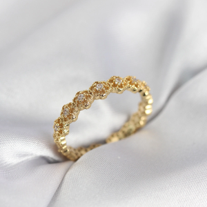 Sıralı Çiçek Model Gold Renk Zirkon Taşlı Kadın Yüzük