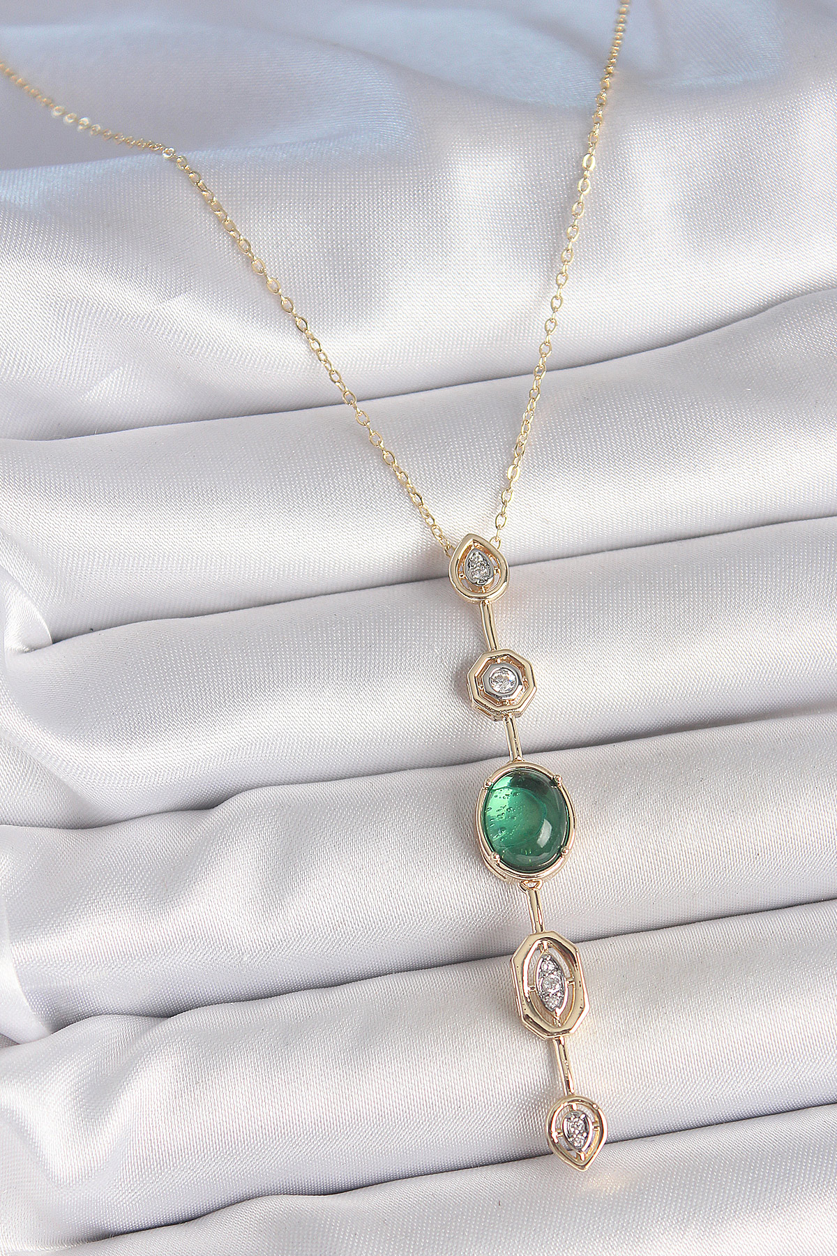 316L Çelik Gold Renk Kutup Yıldızı Model İşleme Detay Zirkon Taşlı Kadın Küpe 5886 1 316L Çelik Gold Renk Kutup Yıldızı Model İşleme Detay Zirkon Taşlı Kadın Küpe 5886